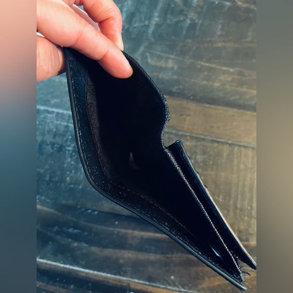 Michael Kors Wallet - Picture 6 of 13